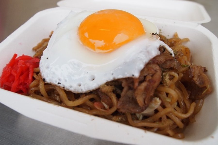富士宮やきそば目玉焼きのせ