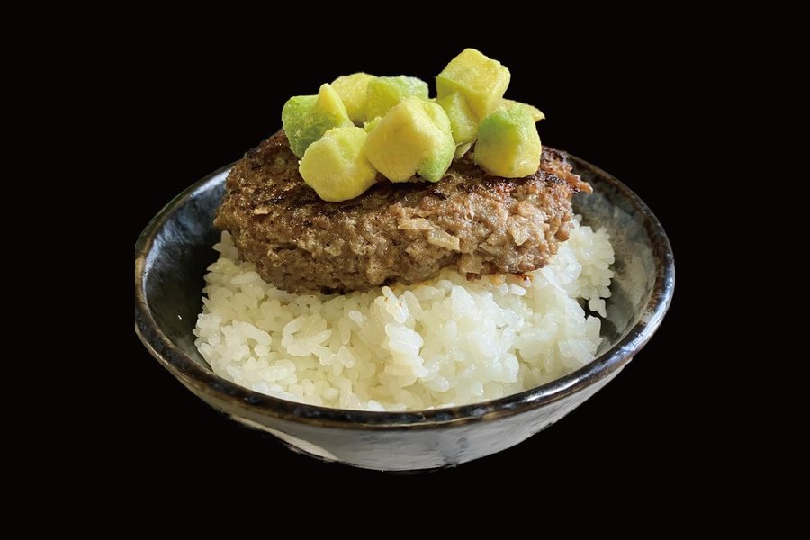 松阪牛入り牛ひき肉とコシヒカリとアボカド