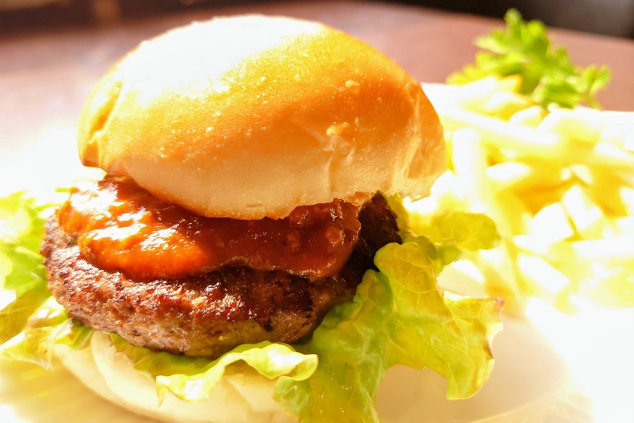 雨情の里牛ハンバーガー（ポテト付）